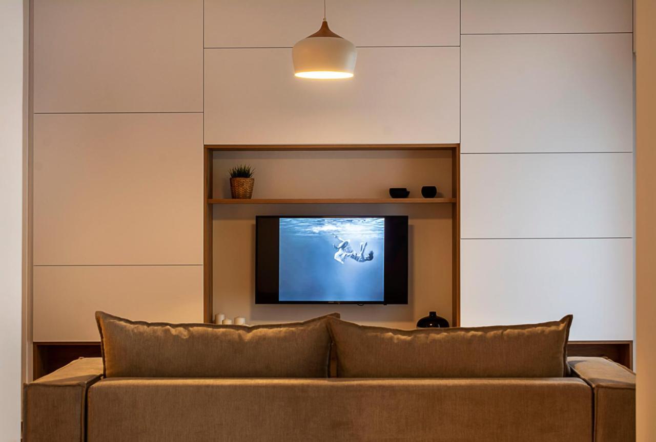 Elegant, Spacious & Minimalist Aptm W/Balcony Apartman Athén Kültér fotó