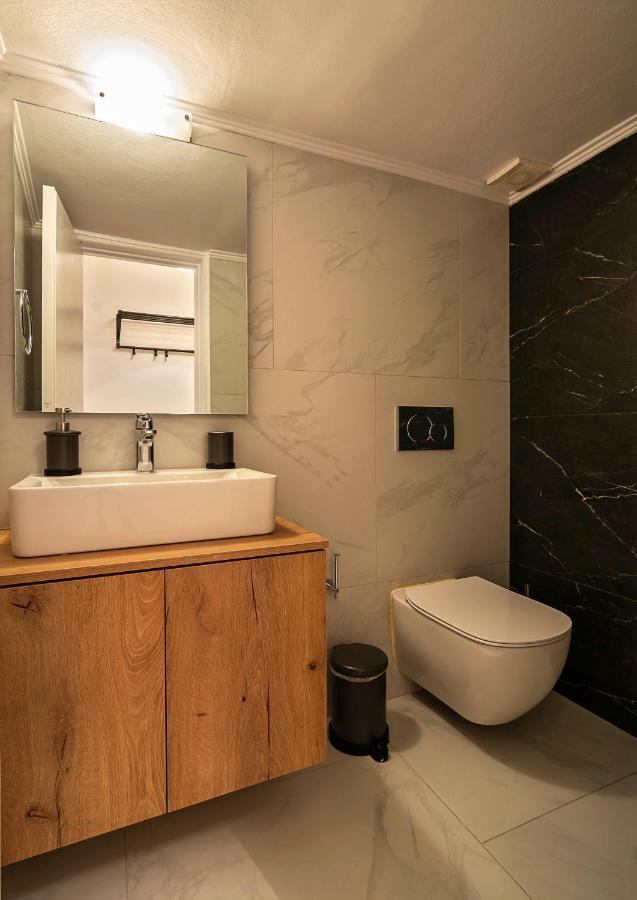 Elegant, Spacious & Minimalist Aptm W/Balcony Apartman Athén Kültér fotó